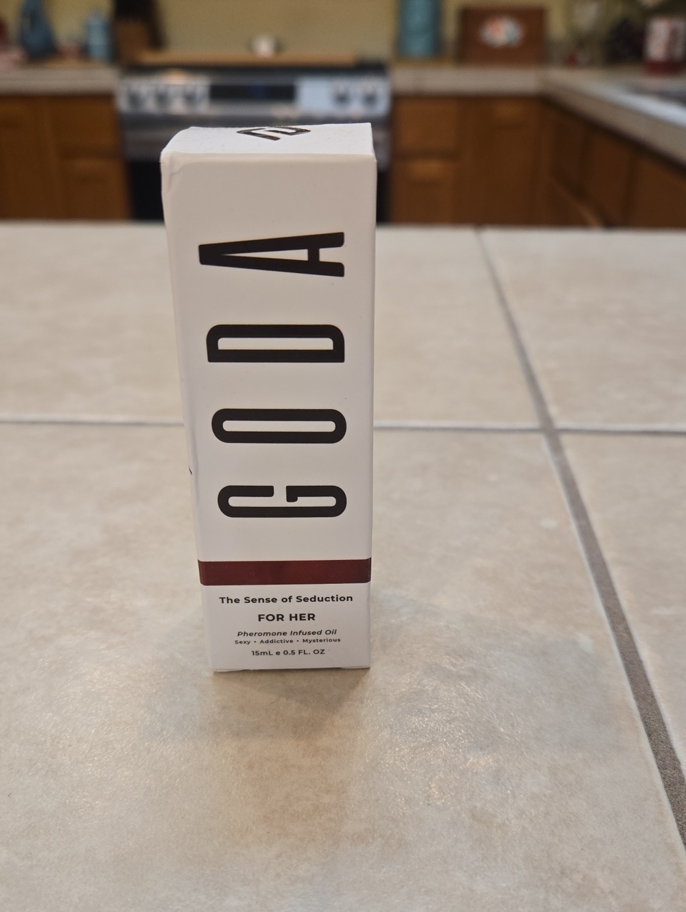 Goda-pheromone-Infused Body Oil for Her — White & Brown
